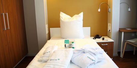 Privita Zimmer mit einem frisch gemachten Bett