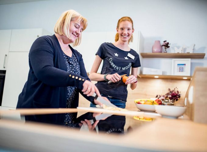 Ernährungsberatung in einer Küche