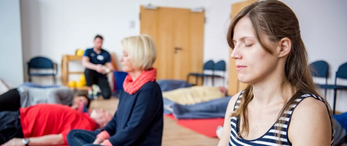 Patienten bei der Entspannungstherapie