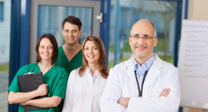 Ärzte und Pflegekräfte bilden ein komptetentes Team