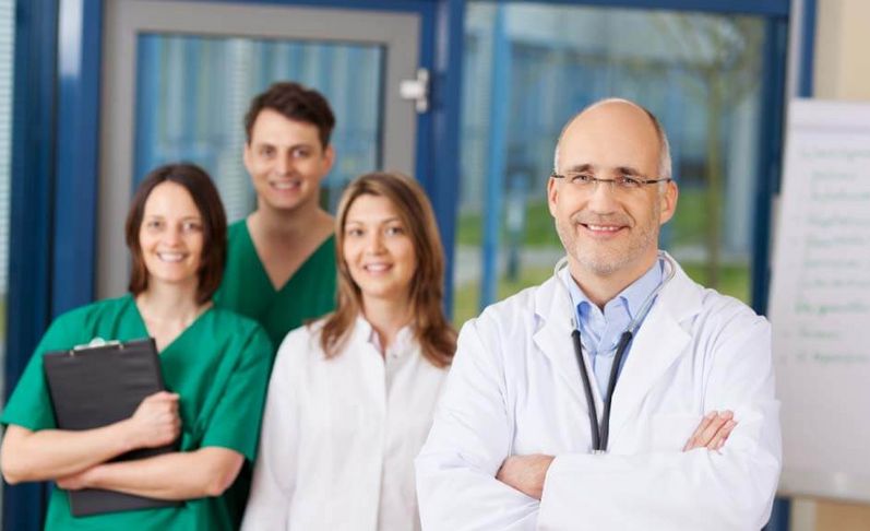 Ärzte und Pflegekräfte bilden ein komptetentes Team